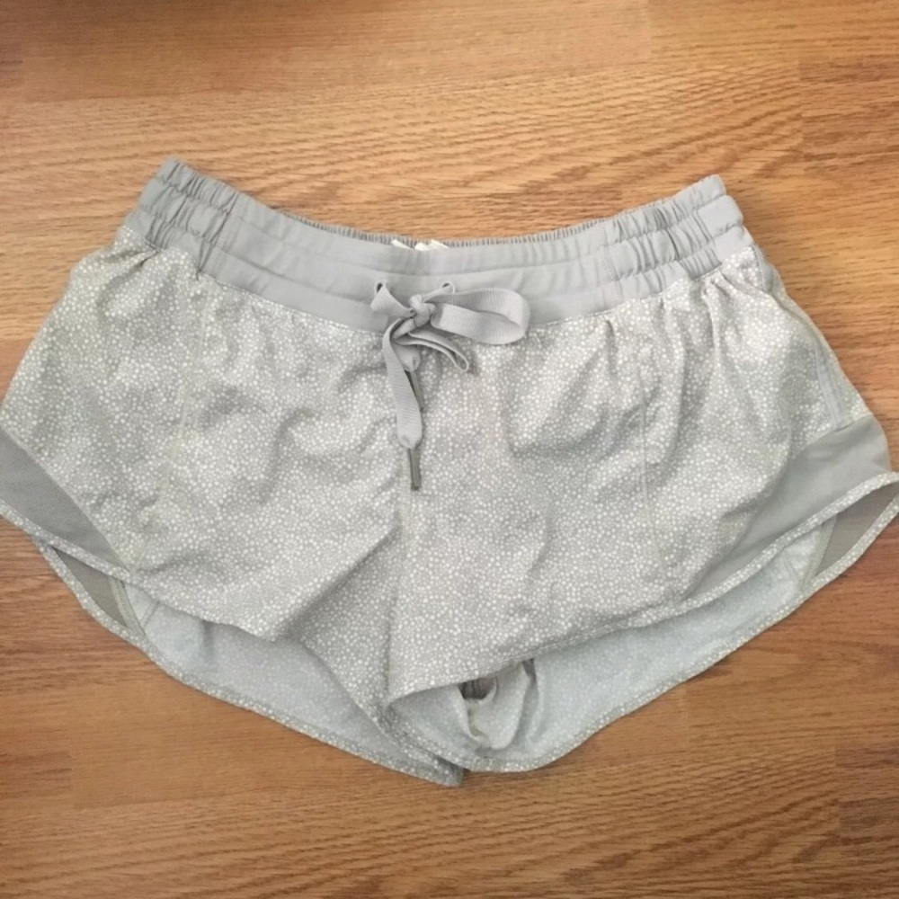 Lululemon hottie hot shorts, like new- 8
